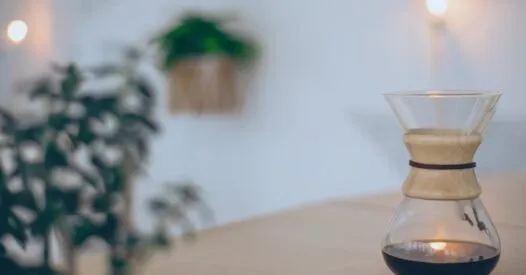 Como decorar mesa de centro de vidro com estilo único