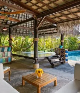 Como decorar piscina para festa a noite de forma mágica