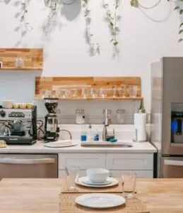 O que colocar em cima da geladeira para decorar?