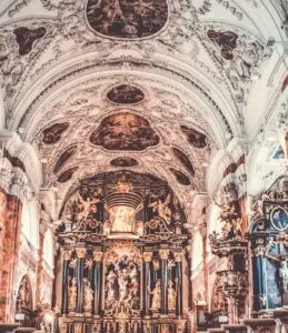 Como deixar o interior da igreja acolhedor e convidativo